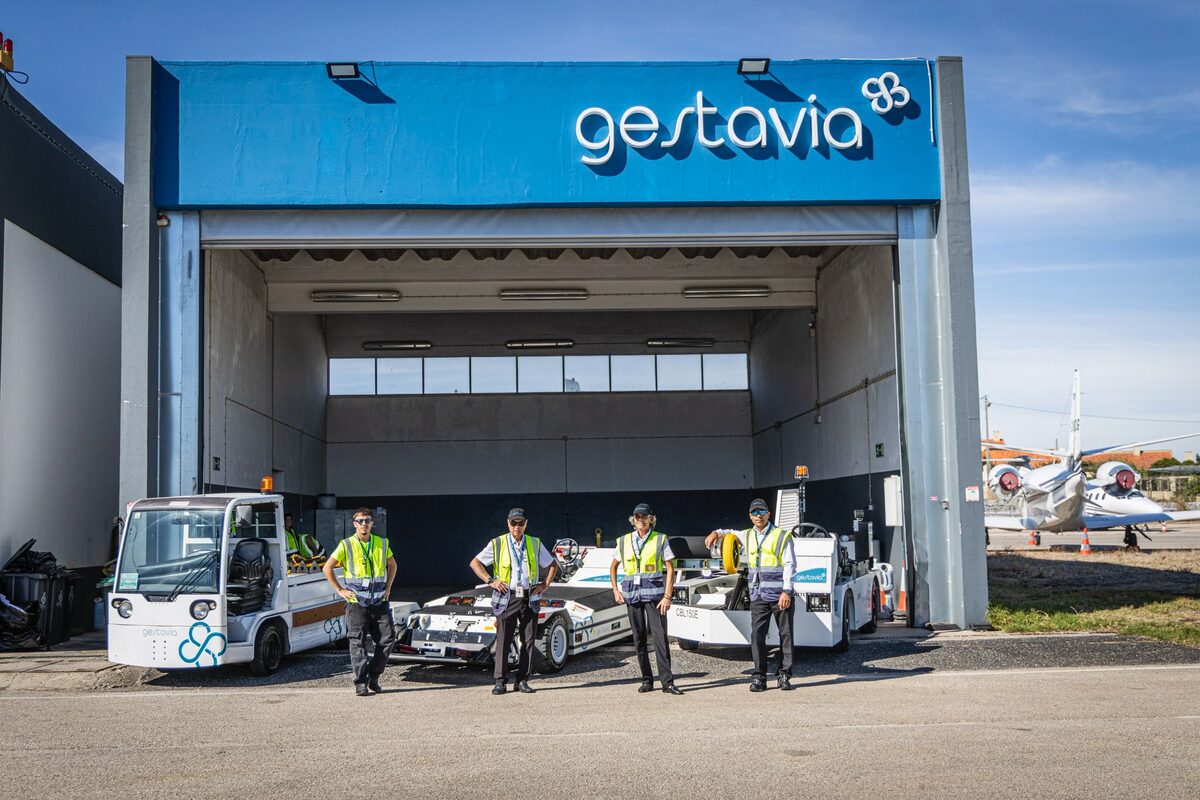 Gestavia team and GSE fleet in front of the hangar